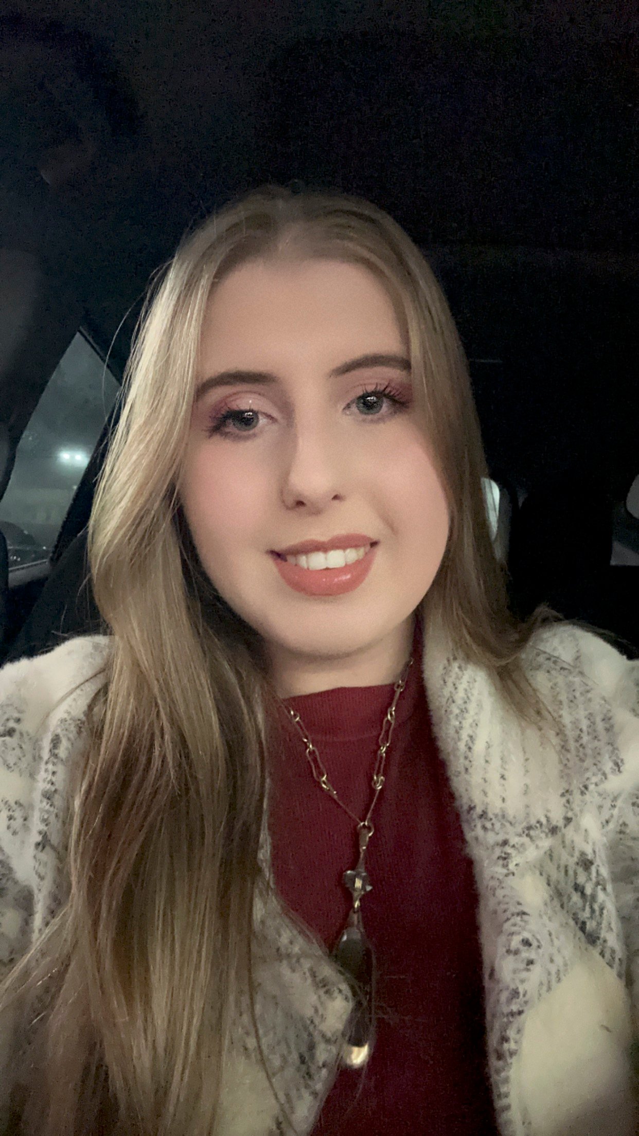 Aminda Lika Headshot.