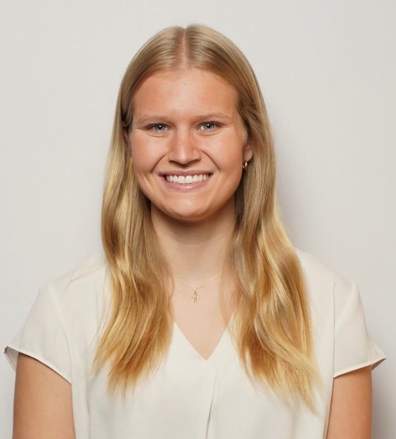 Ashley Smith Headshot.