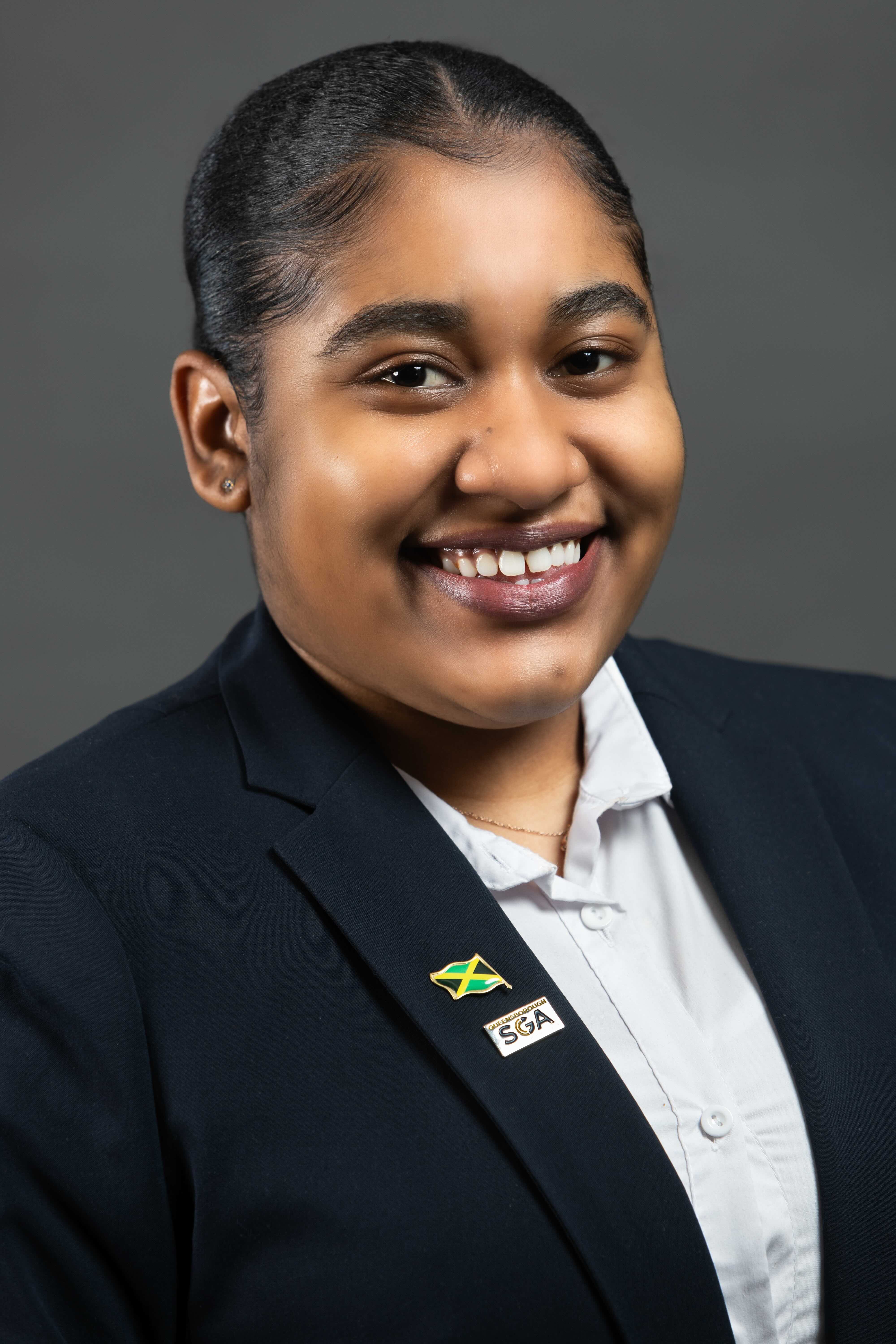 Davia Willis Headshot.