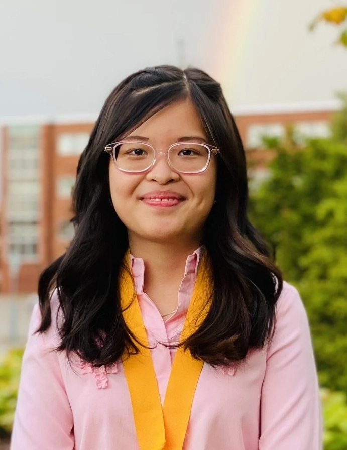 Nadia Chau Headshot.