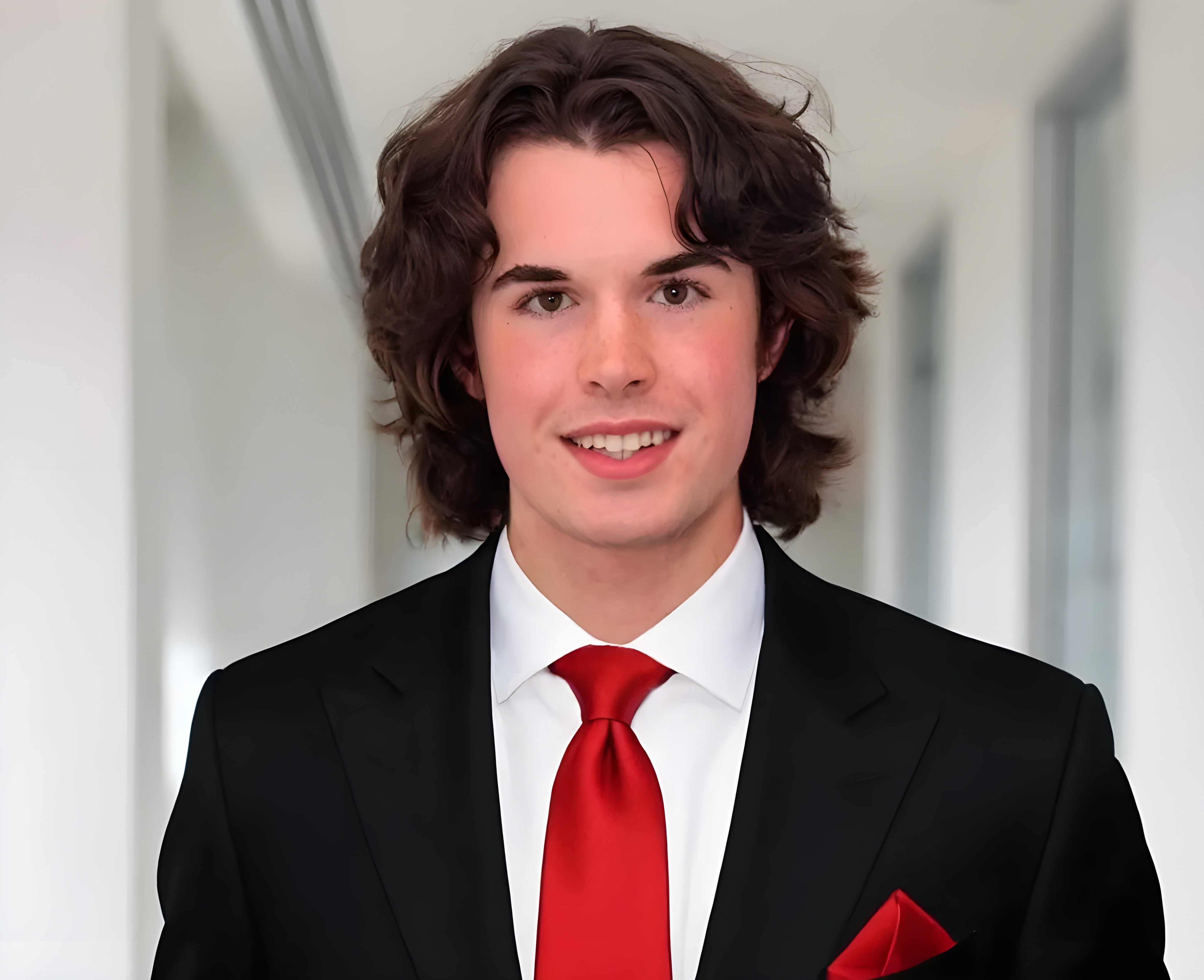 Silas Curry Headshot.