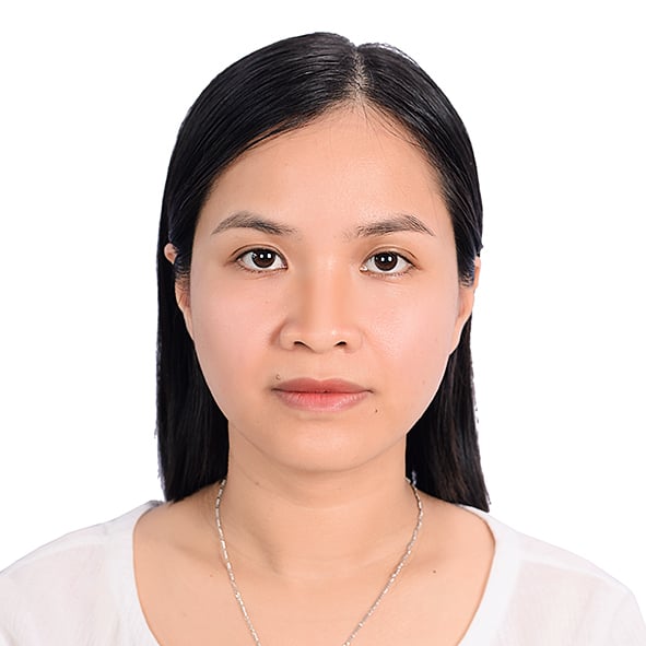 Thi Bich Van Tran Headshot.