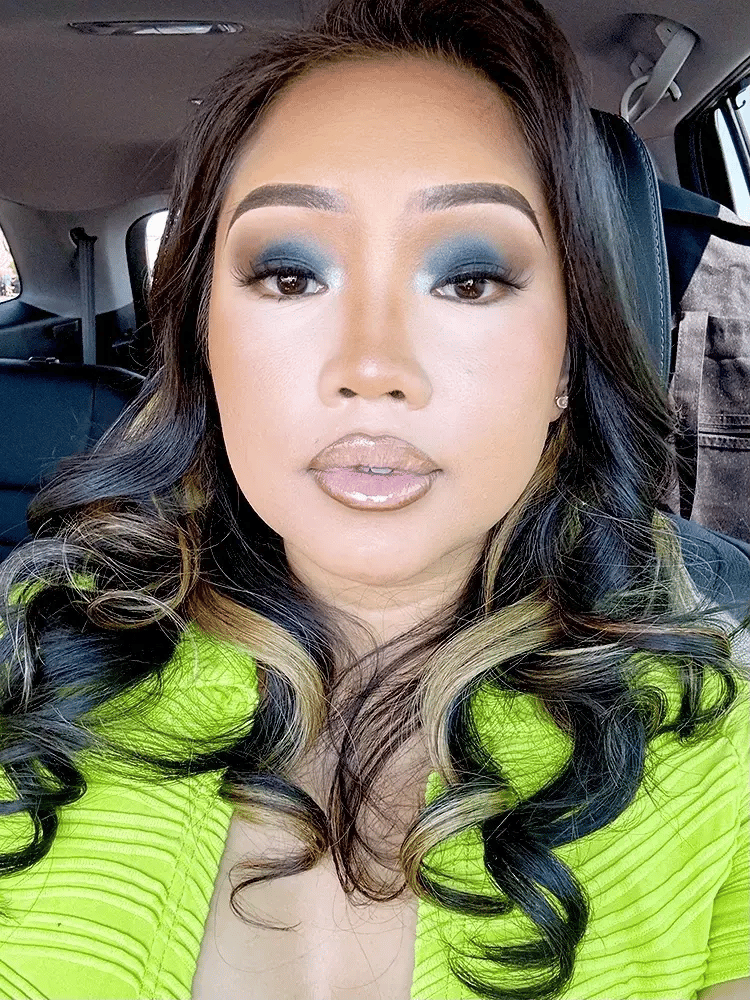 Ronna Robina Headshot.